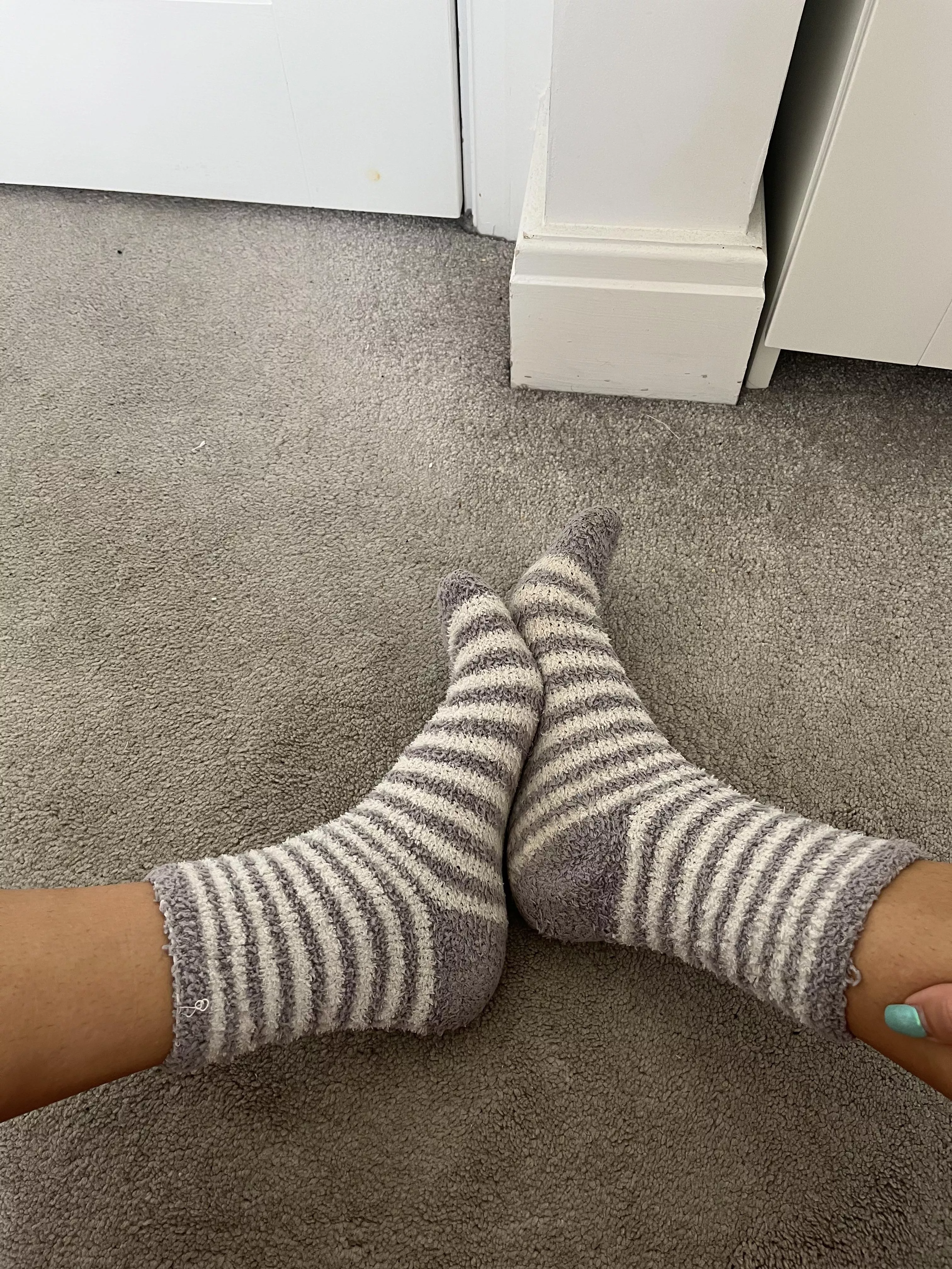Secretly love when it gets a little colder outside and I can start wearing thick socks 🧦