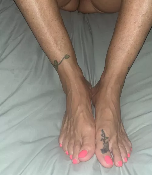 Sexy little toes!