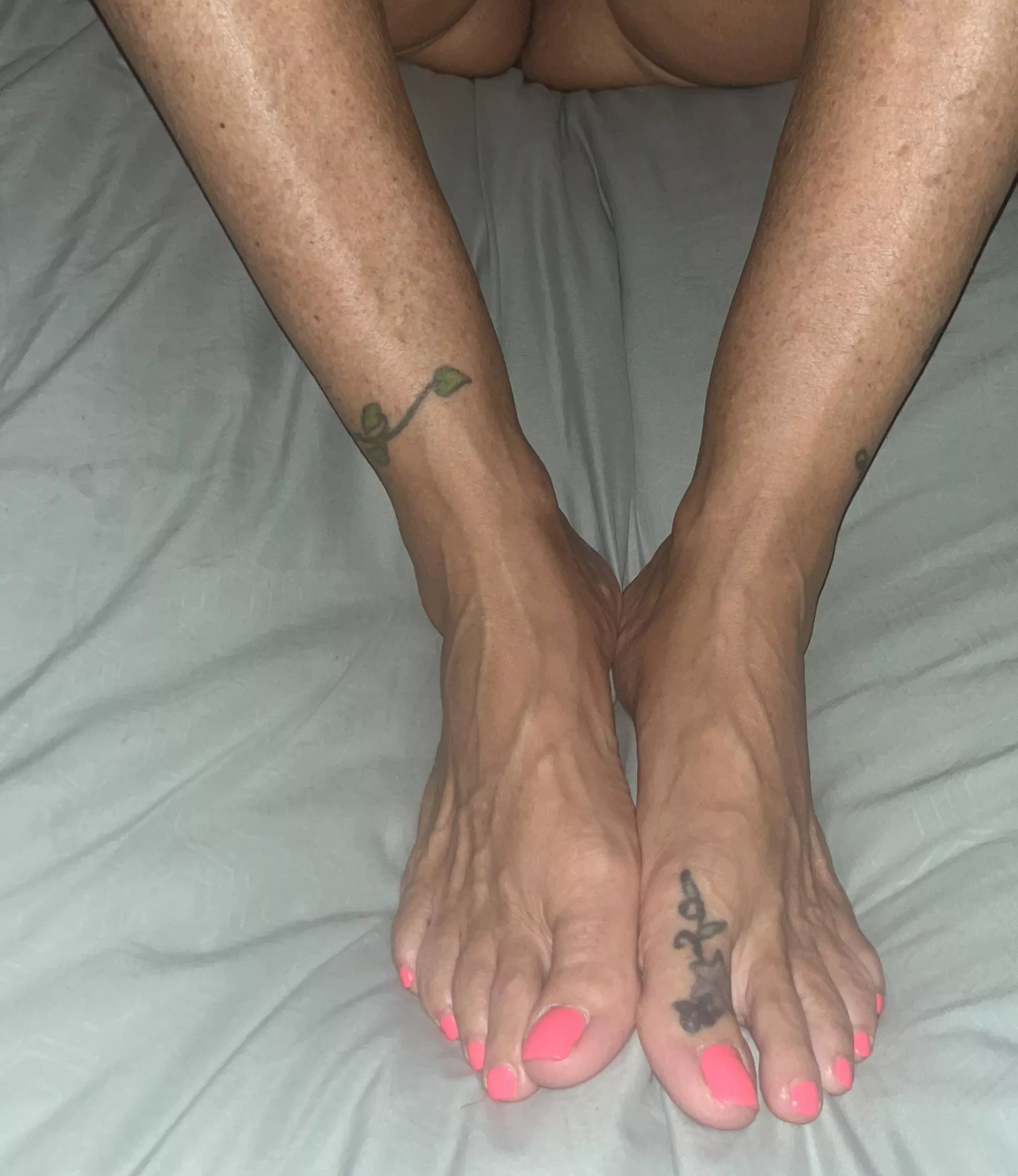 Sexy little toes!