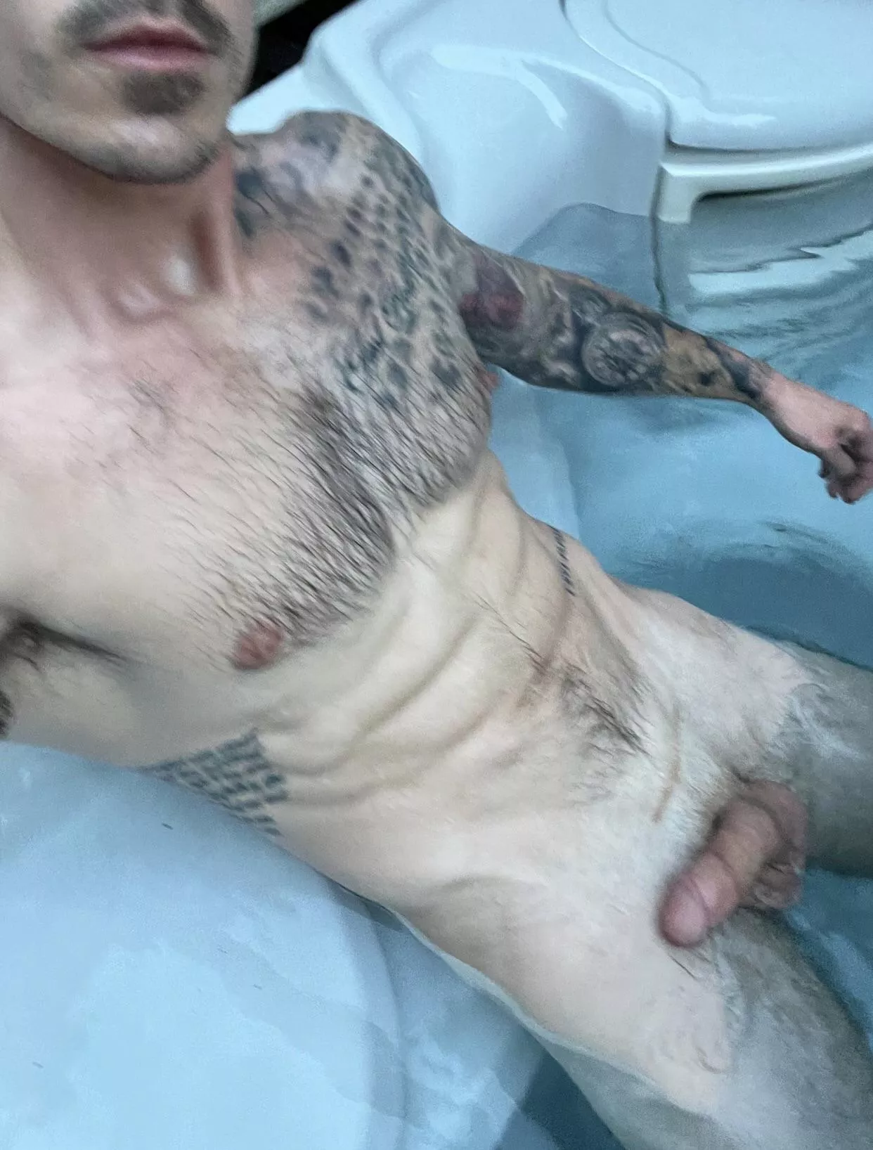 U like the way wet chest hair looks? 😈💦