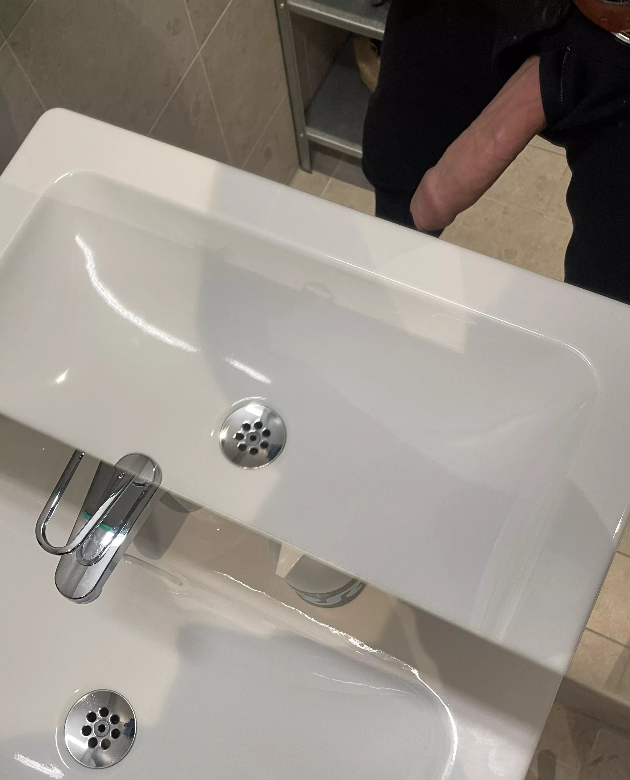 When someone asks what I have inside my pants 🤷‍♂️