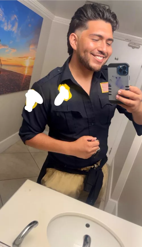 26 Bi-curious top here. Wassup? 👀😄