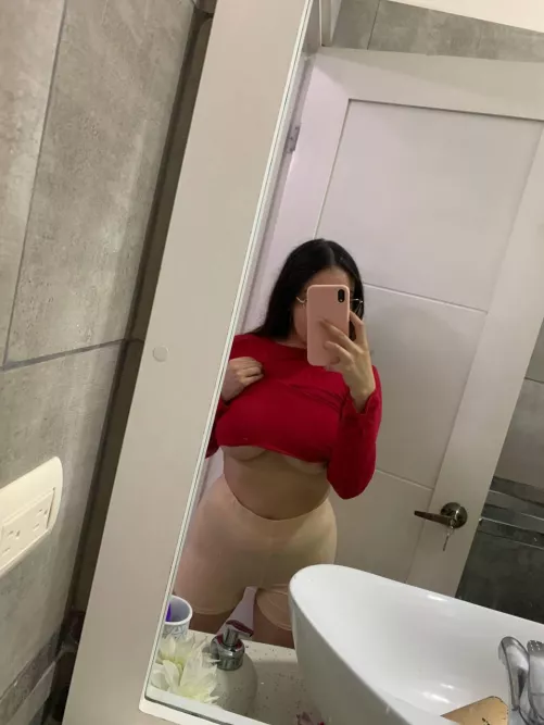 Crop tops and under boob > do you agree?