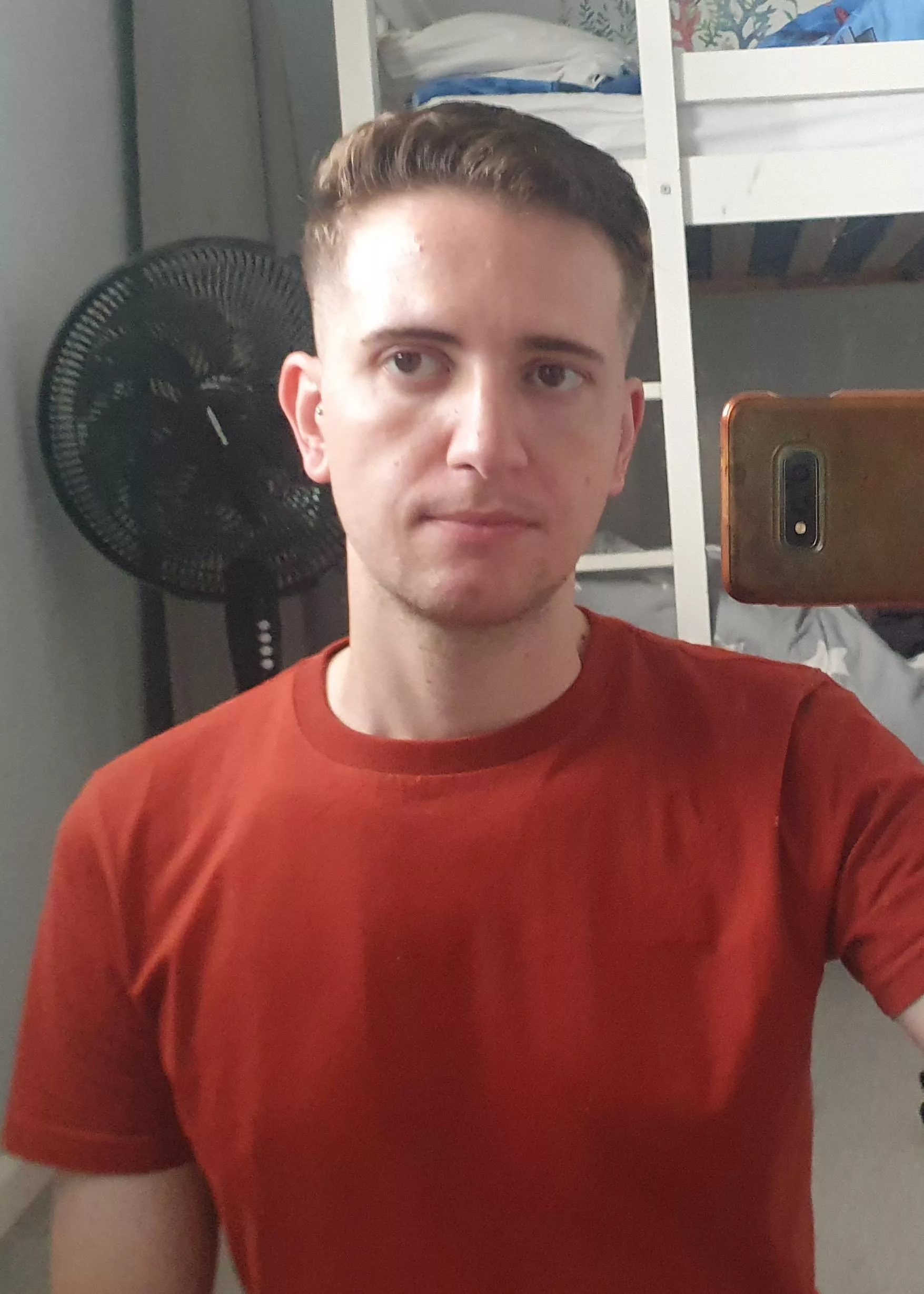 Howdy 👋 Guess how old I am, if you like.