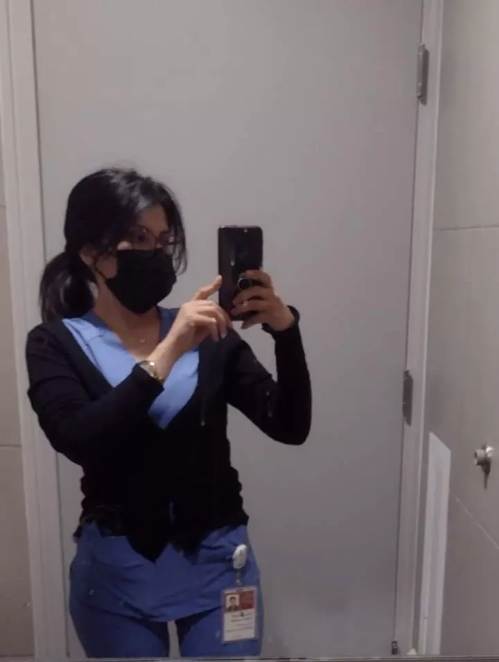 I look sexy in this scrub