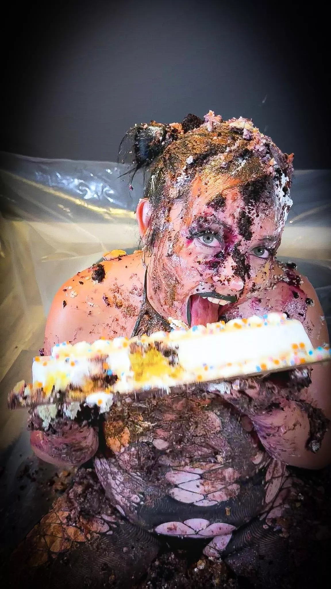 I wanna smash my cake & eat it too 😏🍰🖤