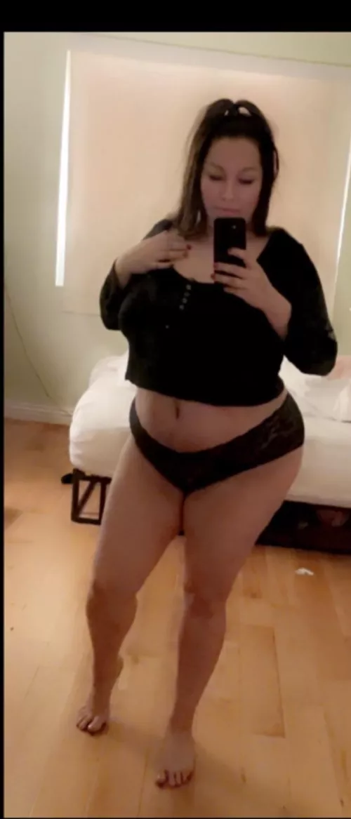 I wish guys would approach me irl the way they do online 🤤