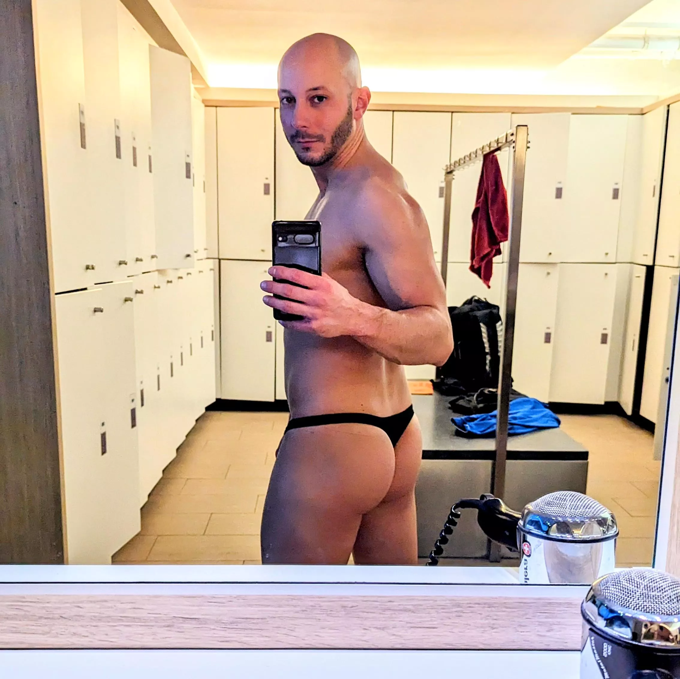 Just a quick shot atfer my workout. So funny how some guy's look at me in the locker room. It's just underwear! Get over it! 😜