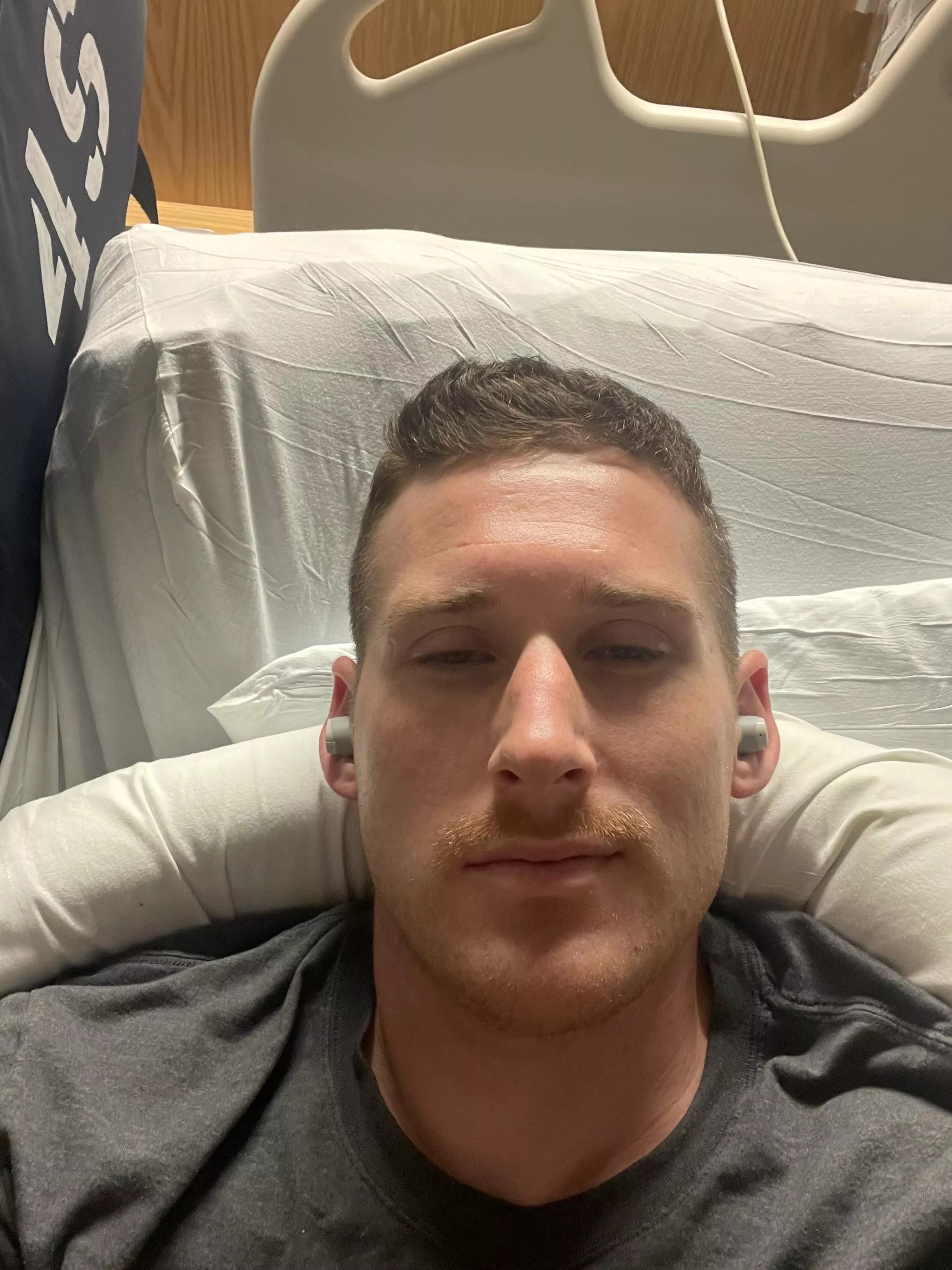 Look like shit in the hospital FML