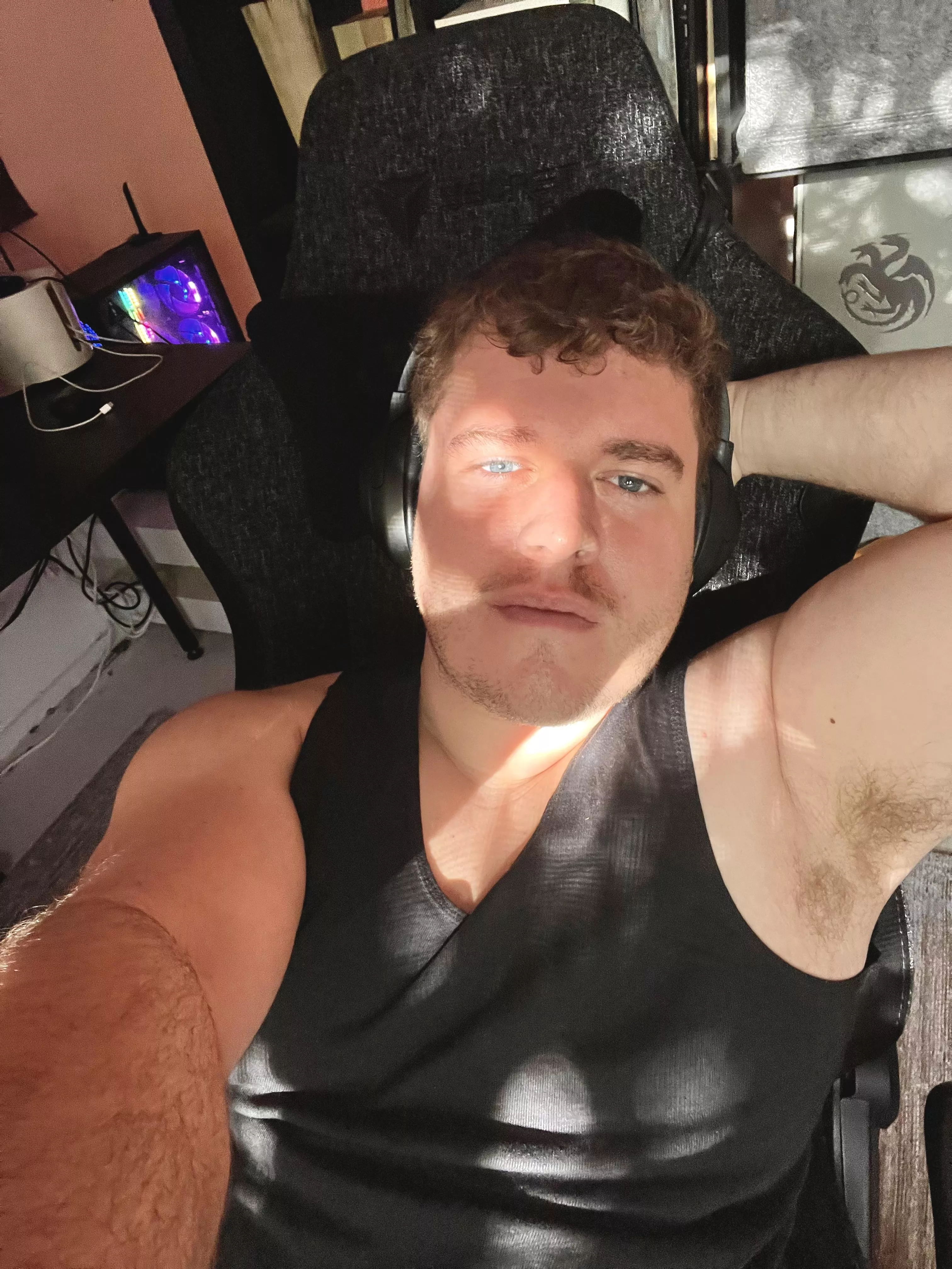 Never been with a guy, looking for some bros to connect with, HMU :)