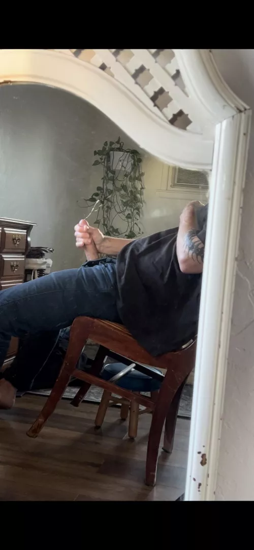 You walk in and see this, wyd?