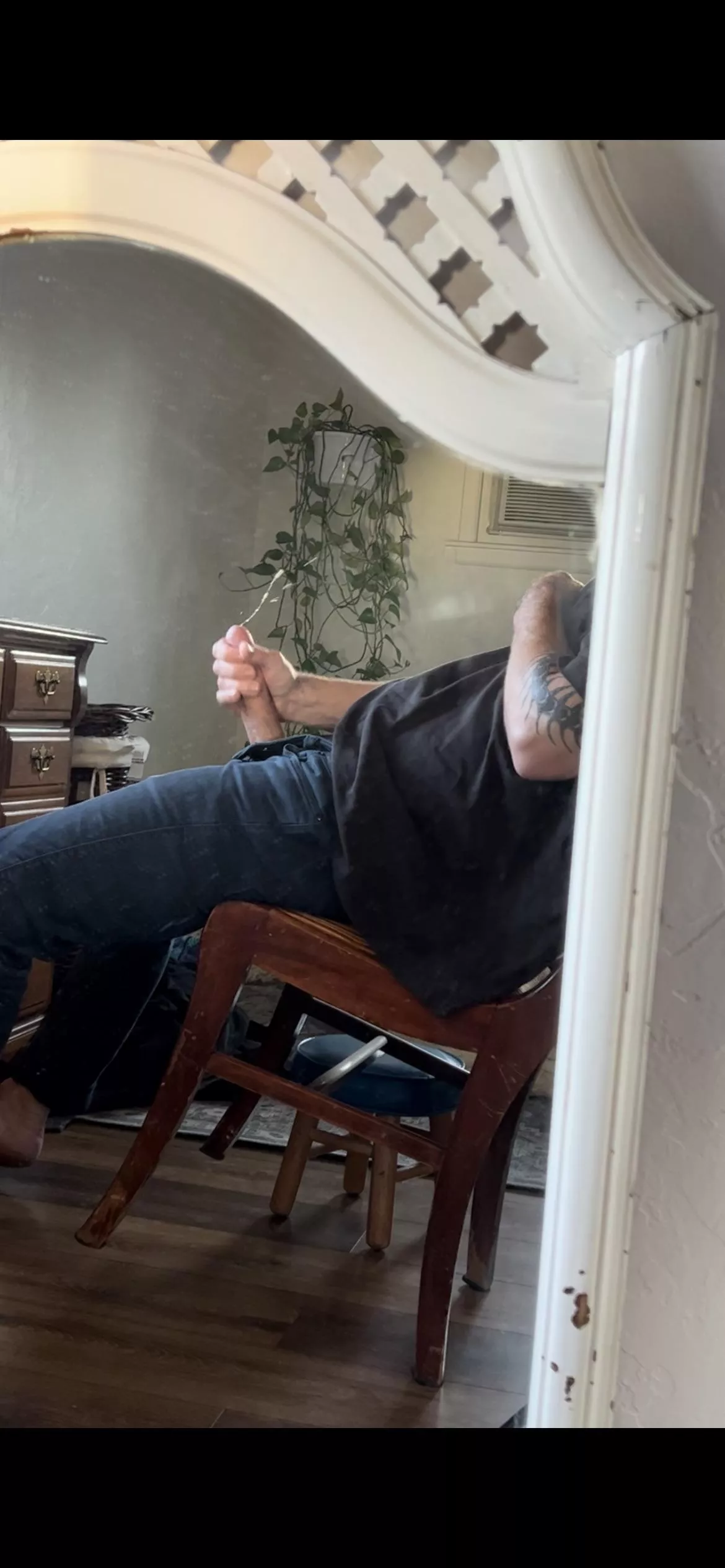 You walk in and see this, wyd?