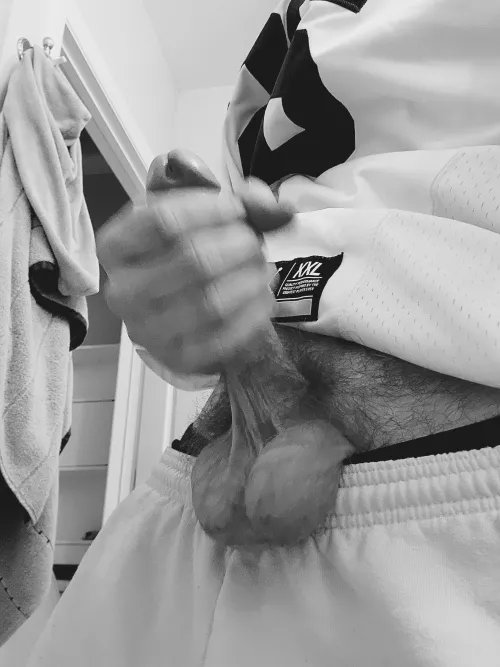 [41] Good afternoon y'all. Stroking during halftime. Who wants to help?