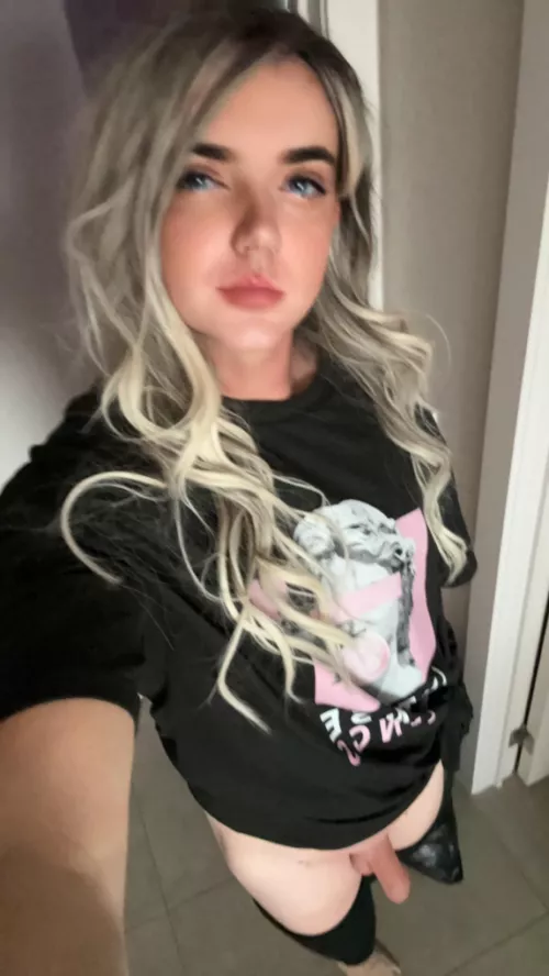 Am I still cute without my fake tits? 👉🏻👈🏻