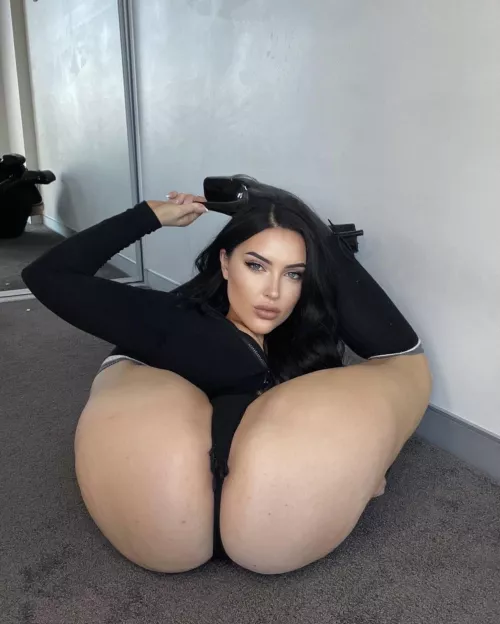 Are you into flexible girls ?