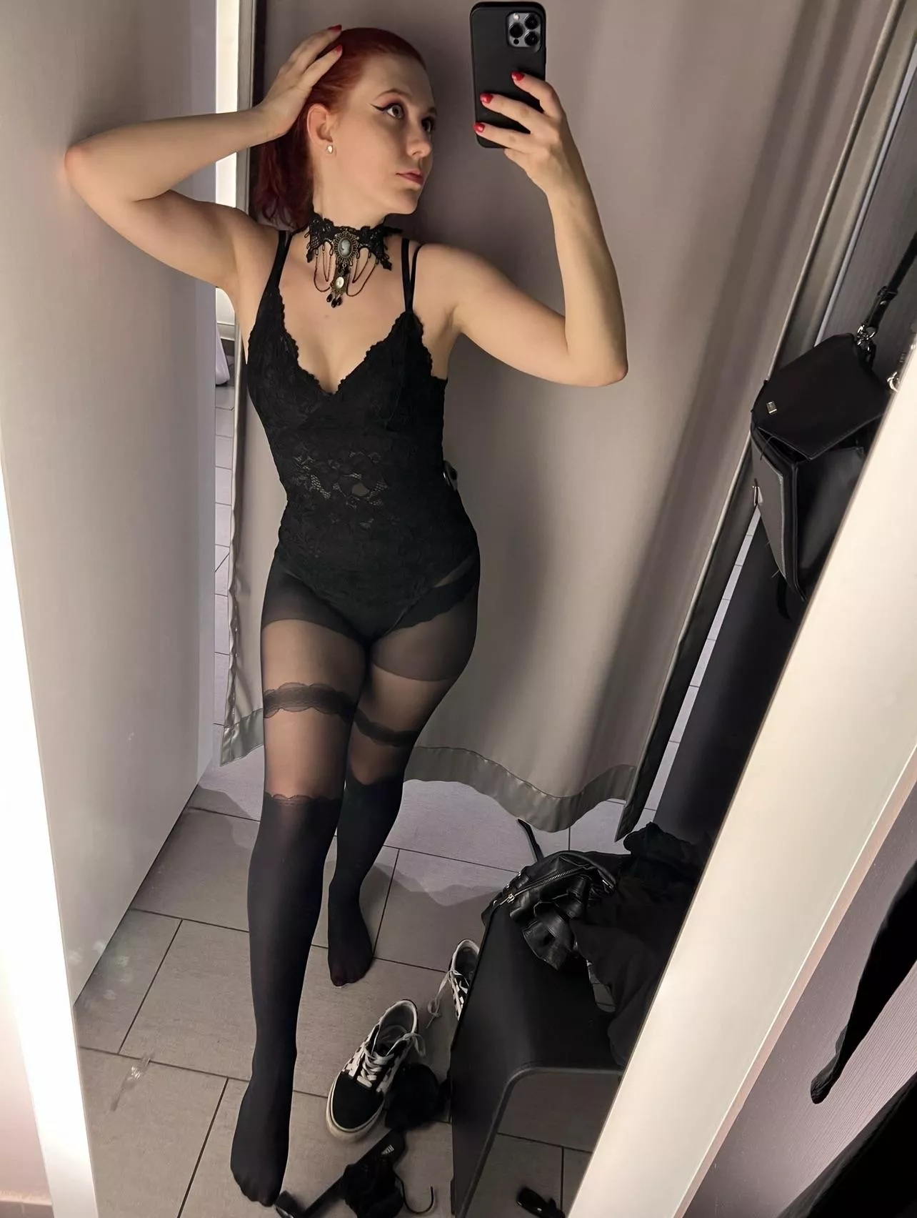 Black nylons are so sexy 🖤