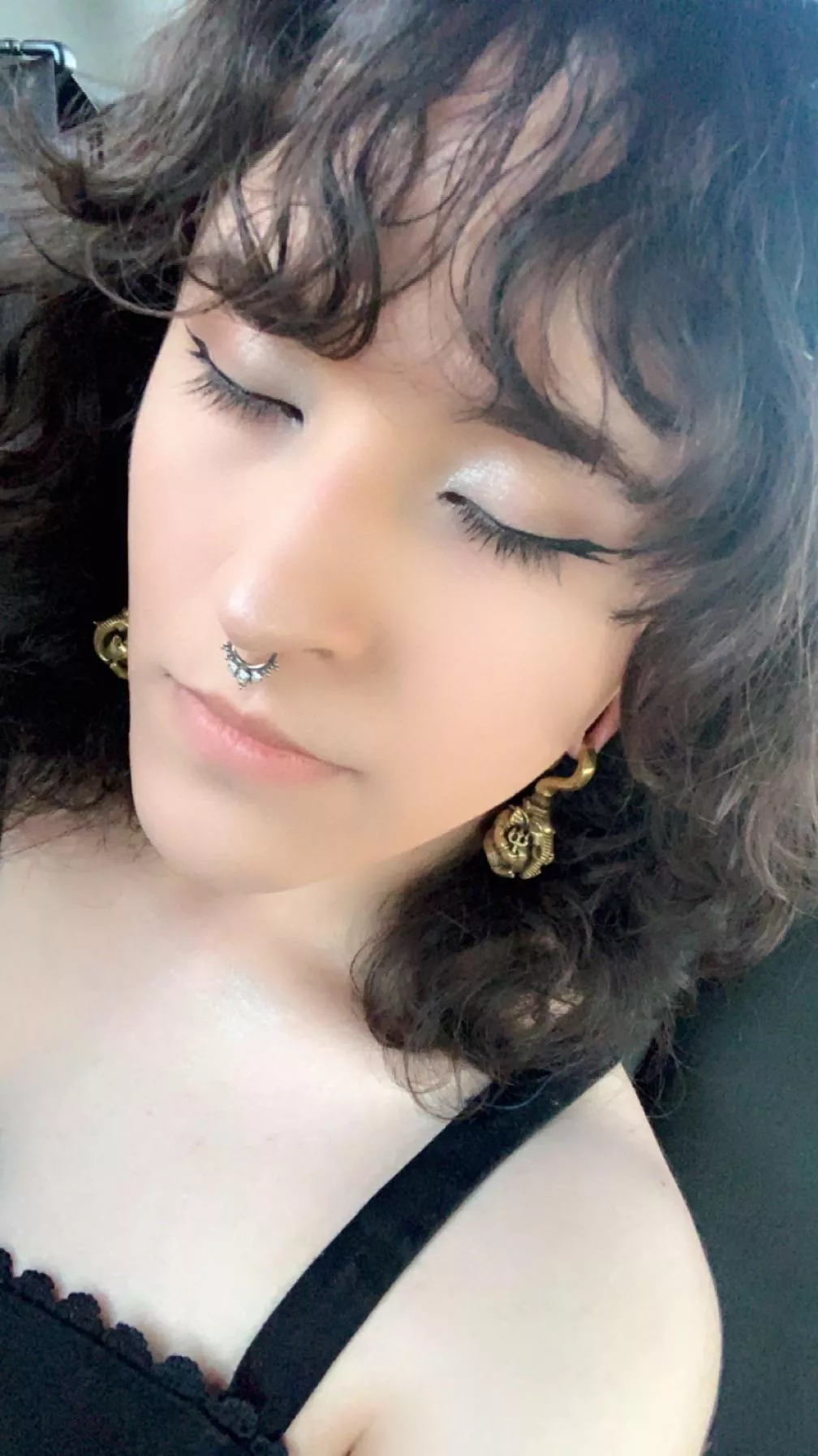 do you guys like my winged eyeliner 🥹🥹