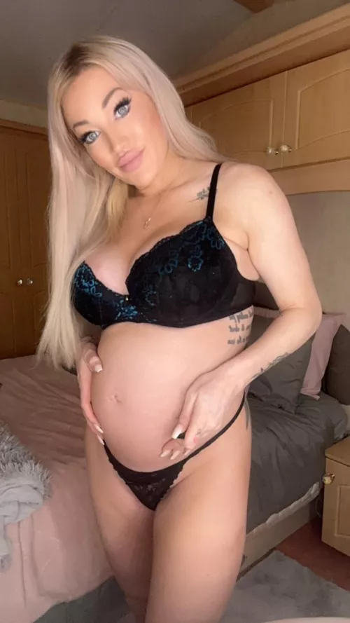 Five months later, am I still attractive? (pregnant)