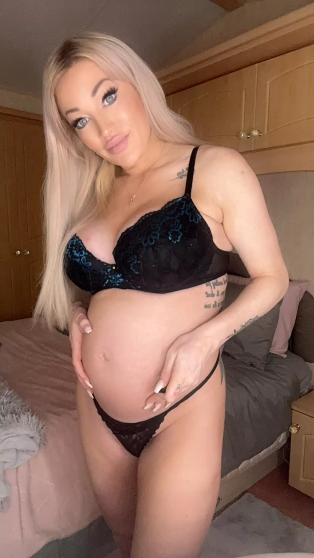 Five months later, am I still attractive? (pregnant)