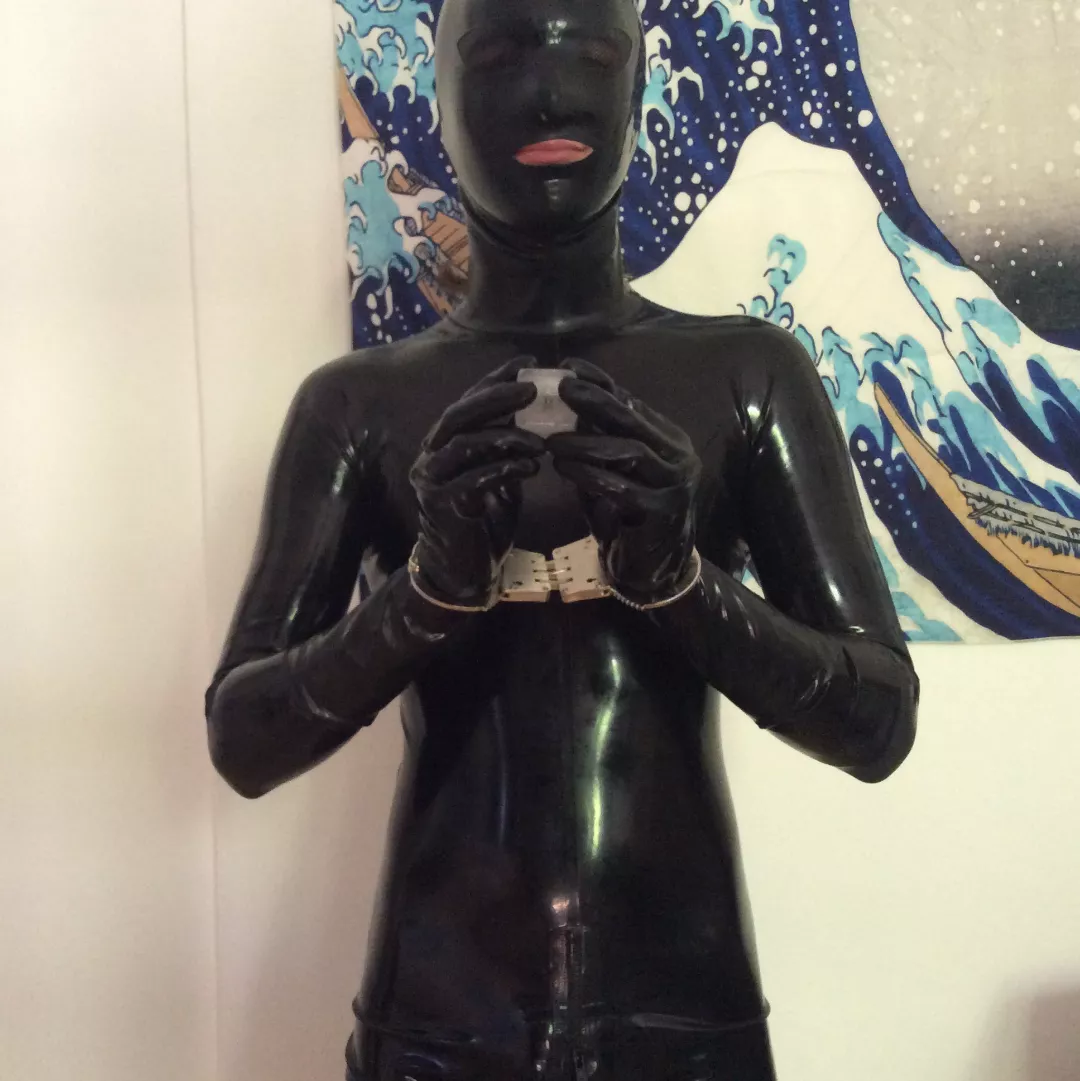 I'm doing a test run with an ice key - next time, I'll lock my hands behind my back.