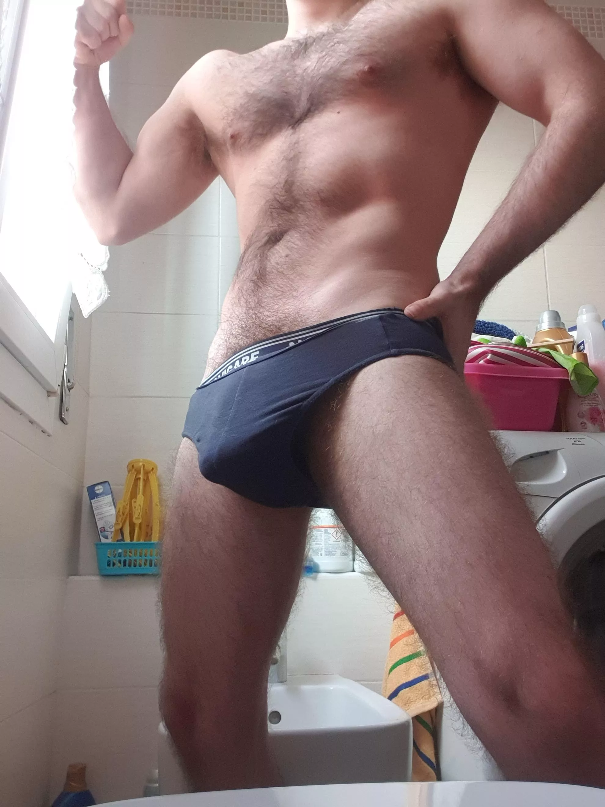 Is this the right way to stretch my briefs?