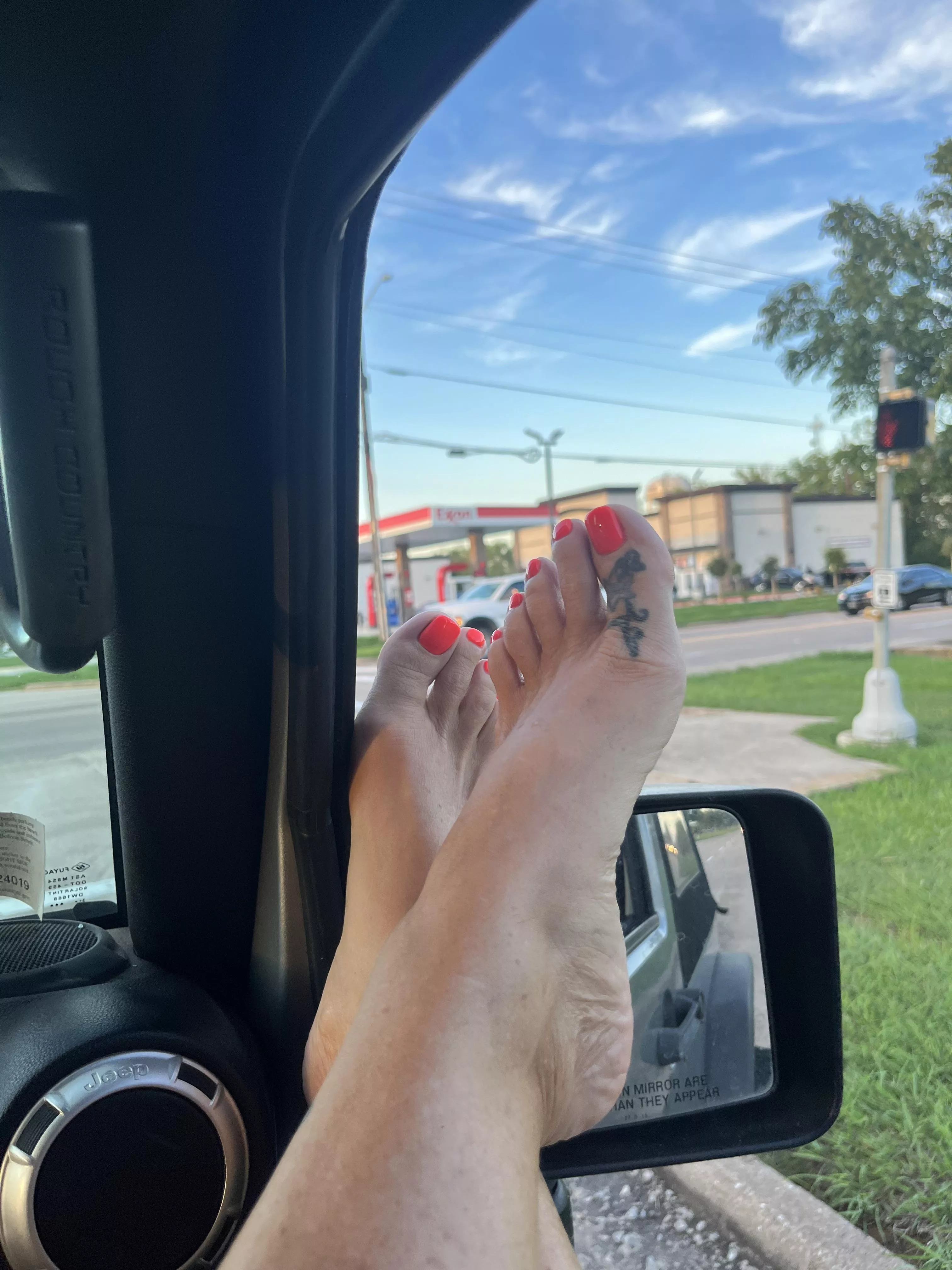 Sexy little feet!