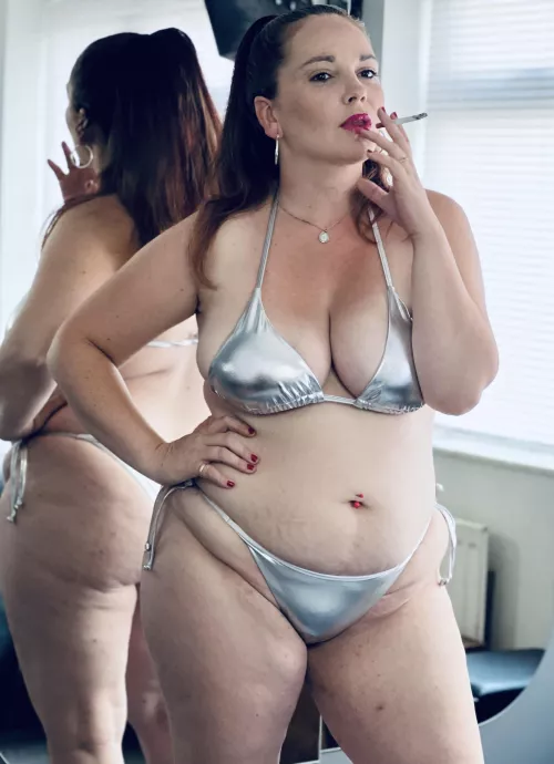 Shiny Bikini and Smoking 💋