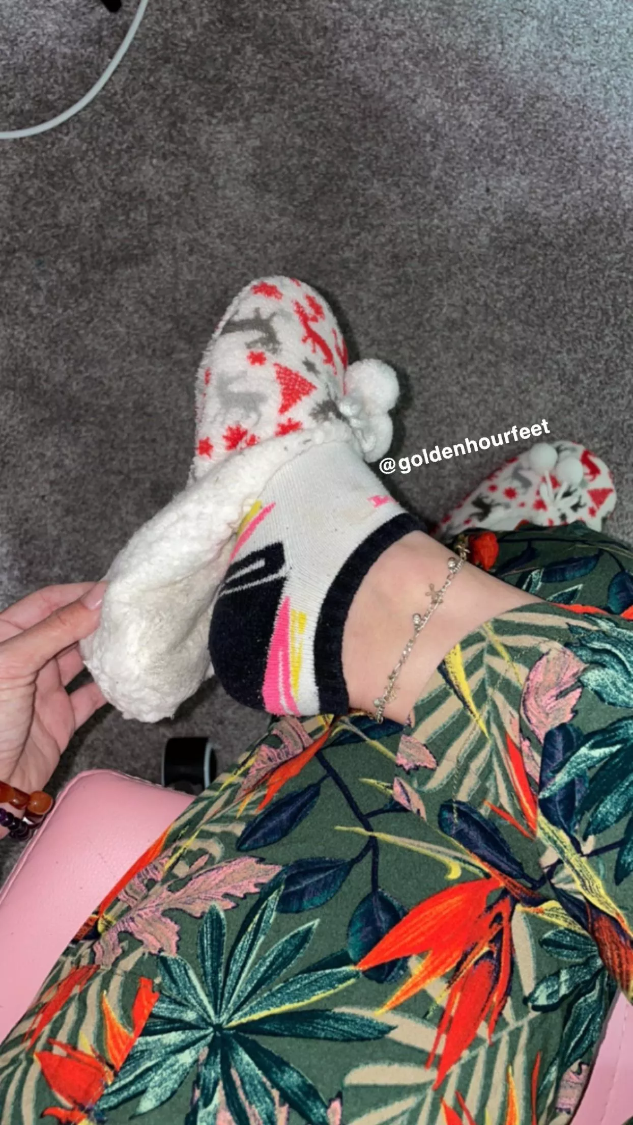 Wanna claim my smelly socks, slippers, or panties? Dm me☺️