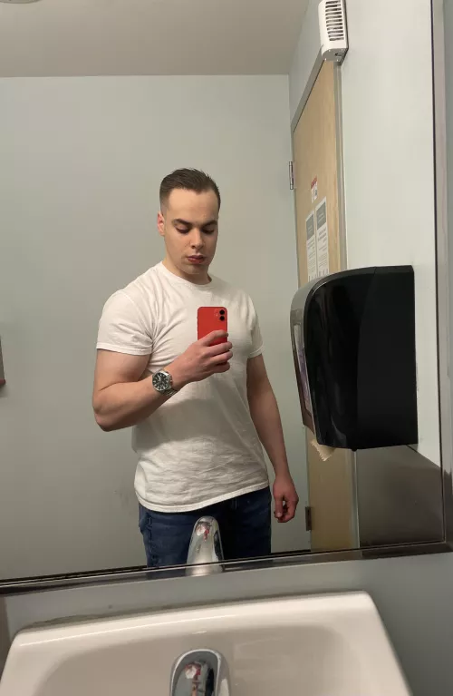 Why is my brachioradialis so small compared to my bicep (almost 21 btw lol)