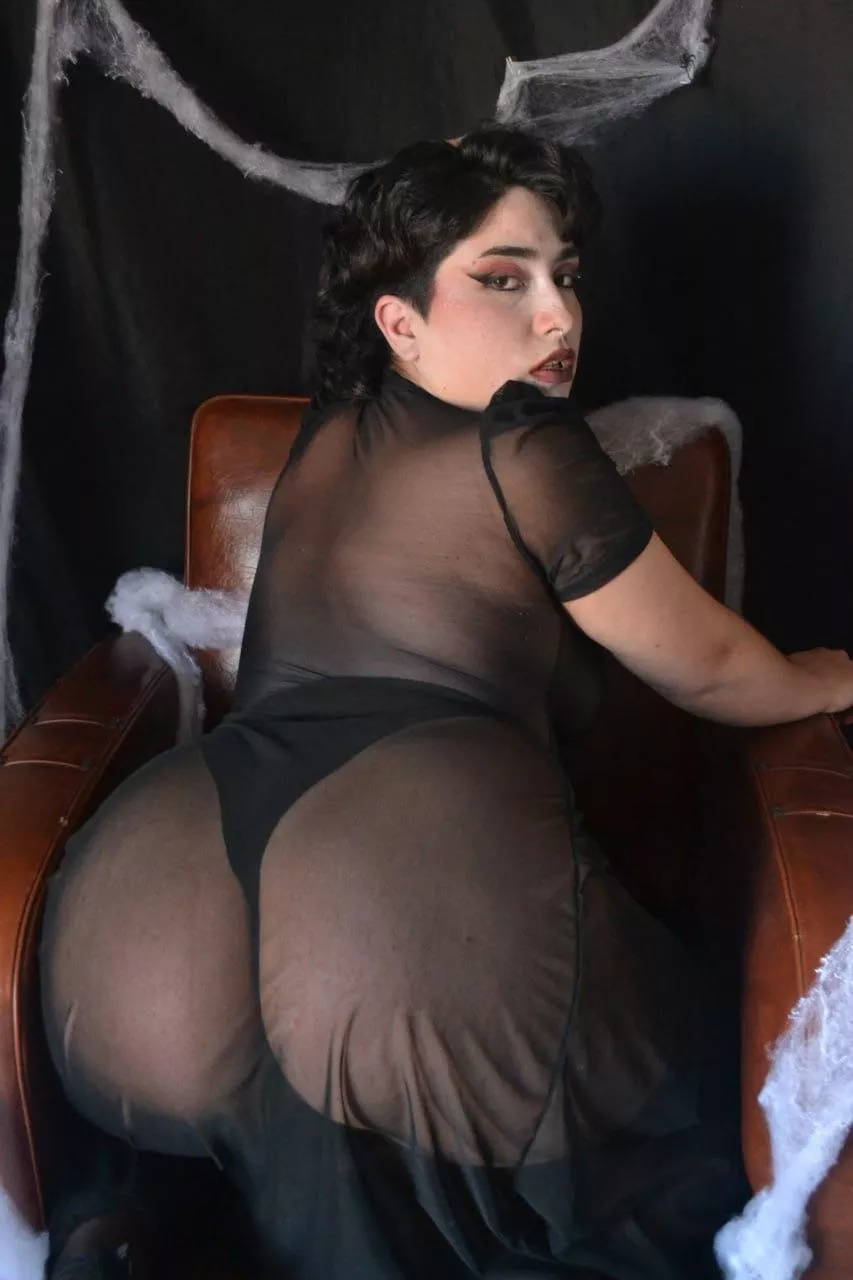 Yeah! Spooky season is coming! Im so damn happy 🥵✨🎃👻