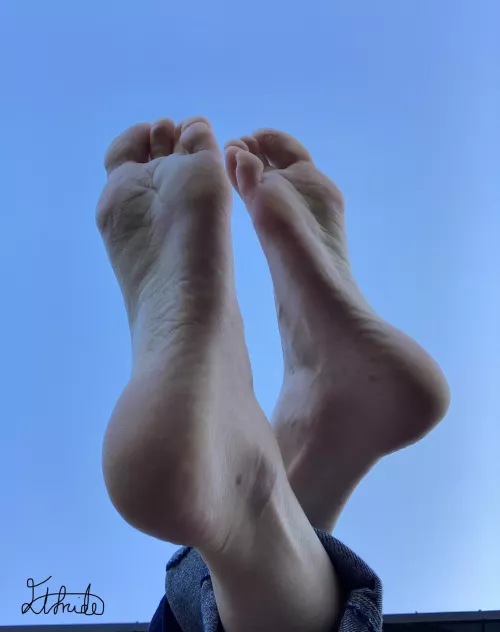 Crossed soles