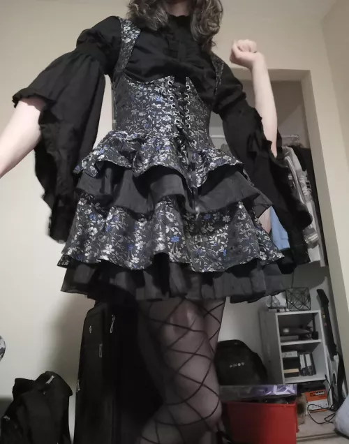 Do I look pretty in this dress?