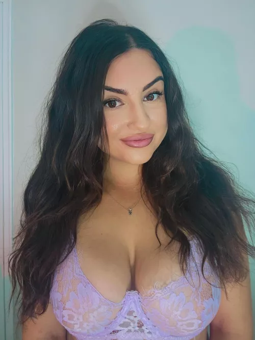 Do you like dark brown eyed girls ? 💗