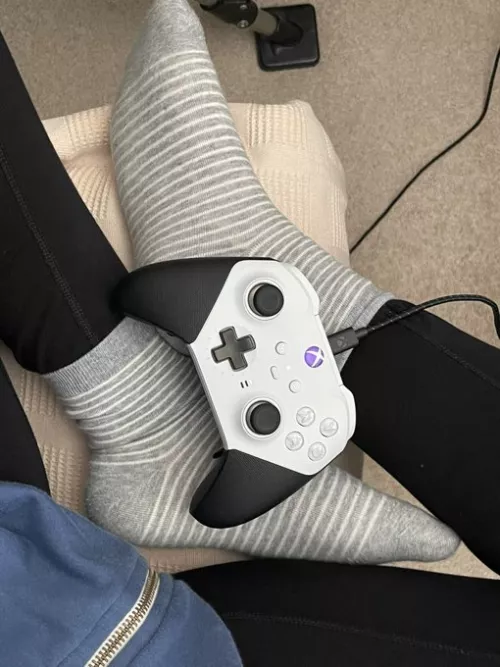 Gamer girls in socks, I hope you think I'm cute 🥰