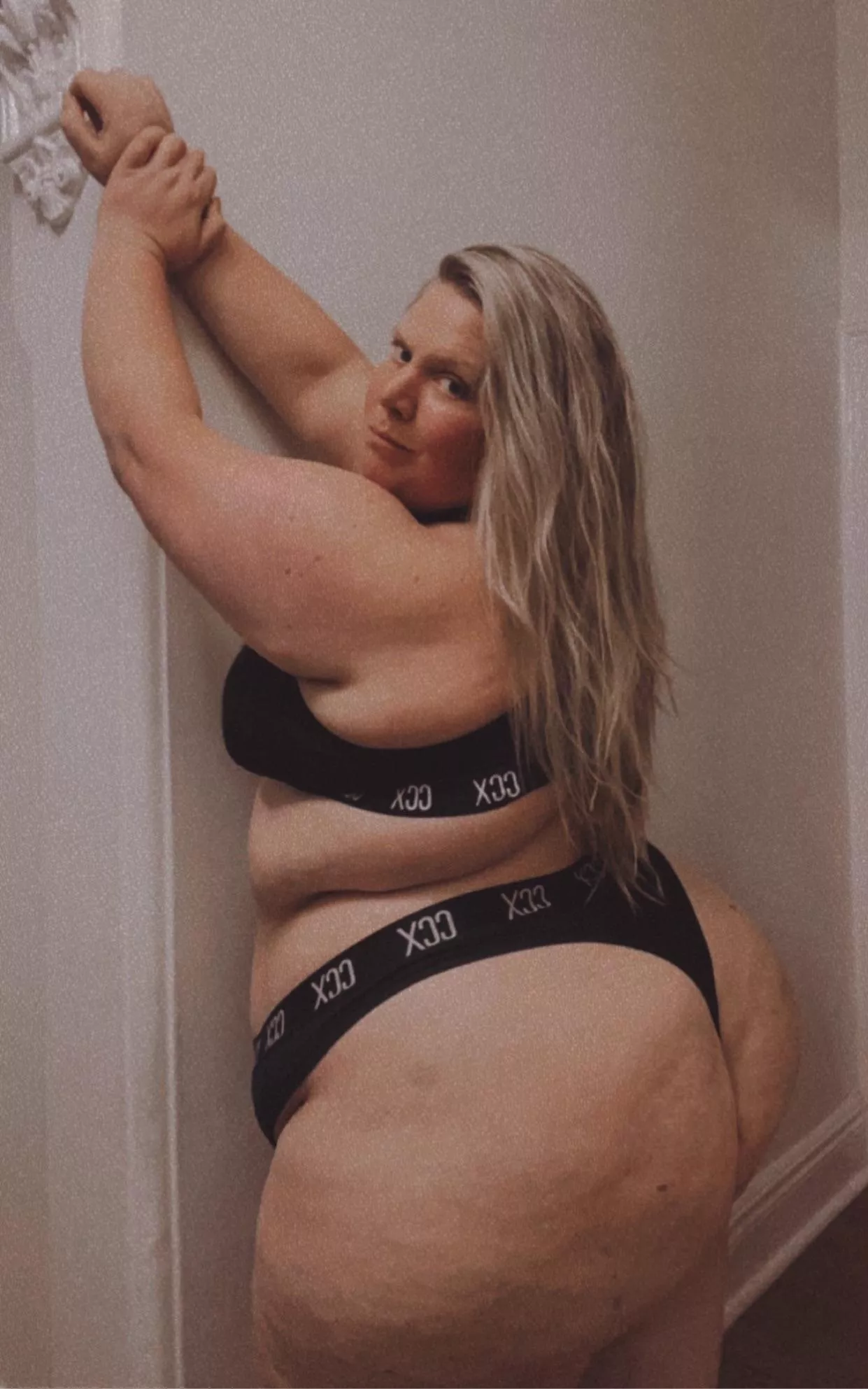 Good morning: from me and this booty ☀️