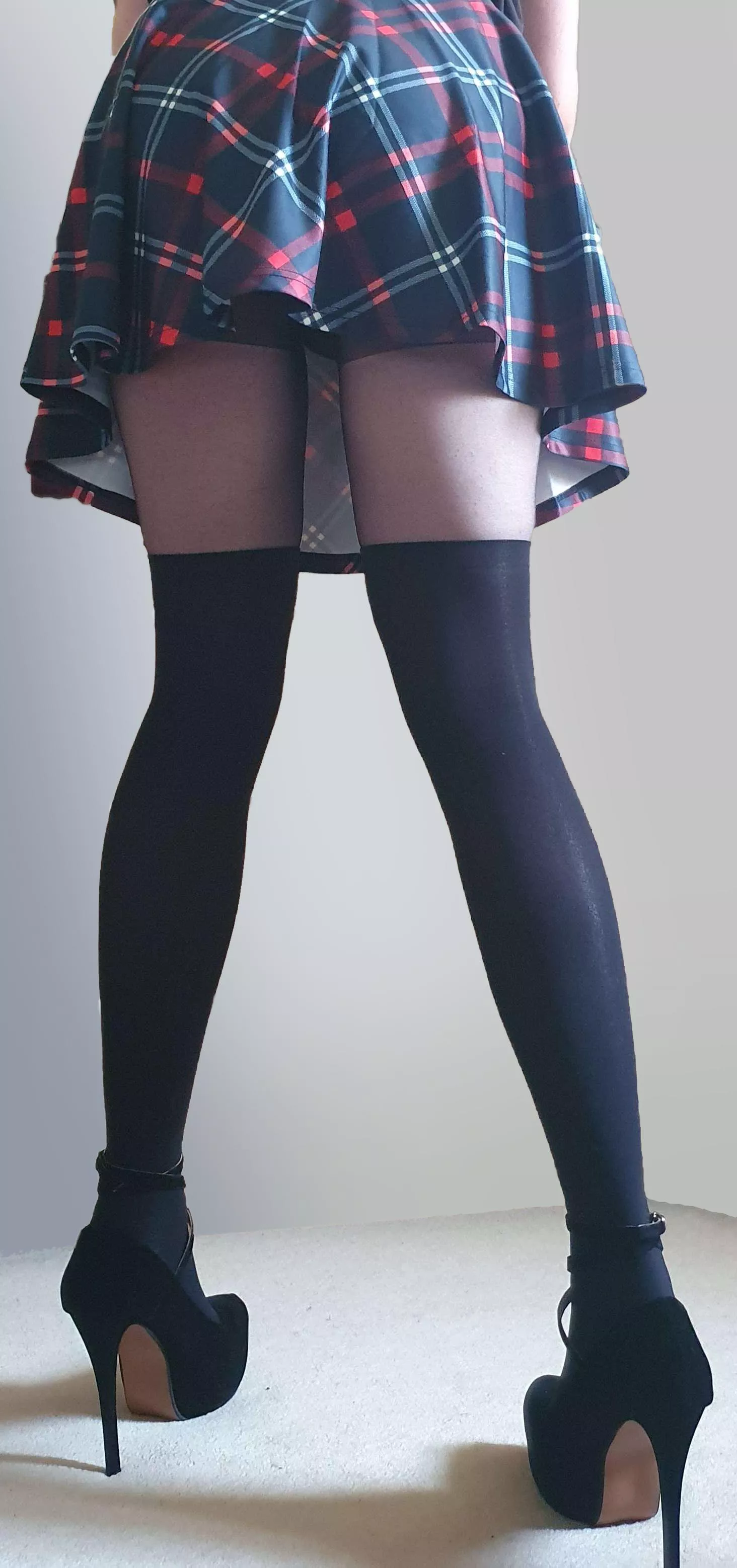 I love wearing high heels :>