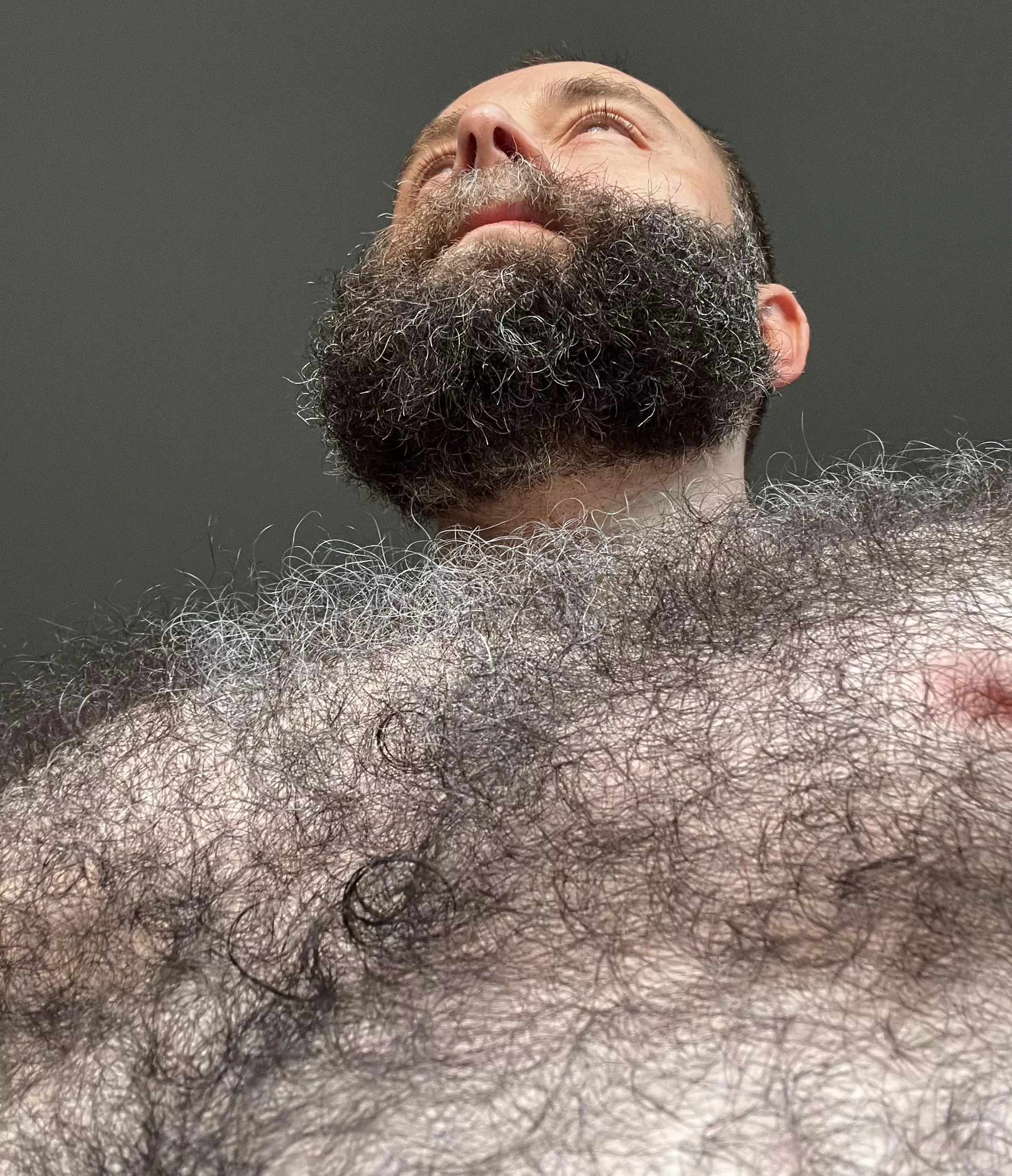 I’m thiiiiiiiis hairy: