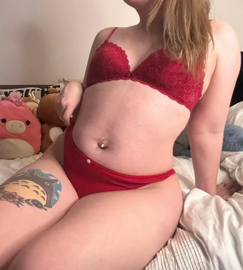 Pretty in red [F]