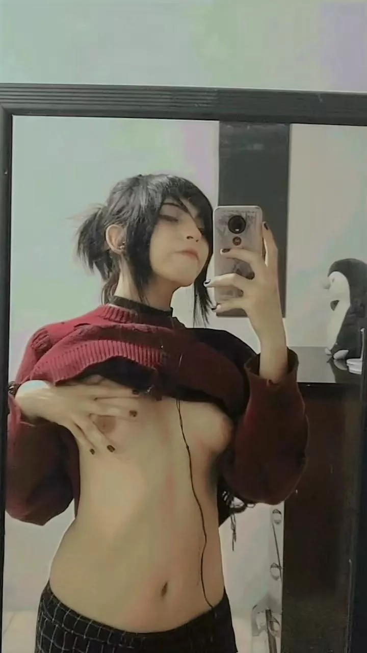 Smoll tiddys 🌸💕 (pretty sentivive)