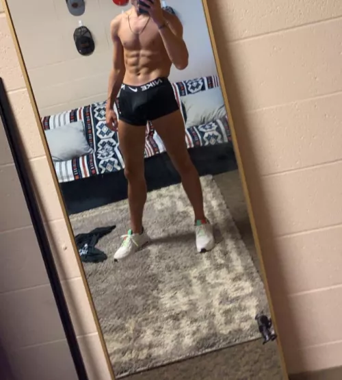 Smooth 21 jock boutta shower need bwc😫 verbal and kinky++