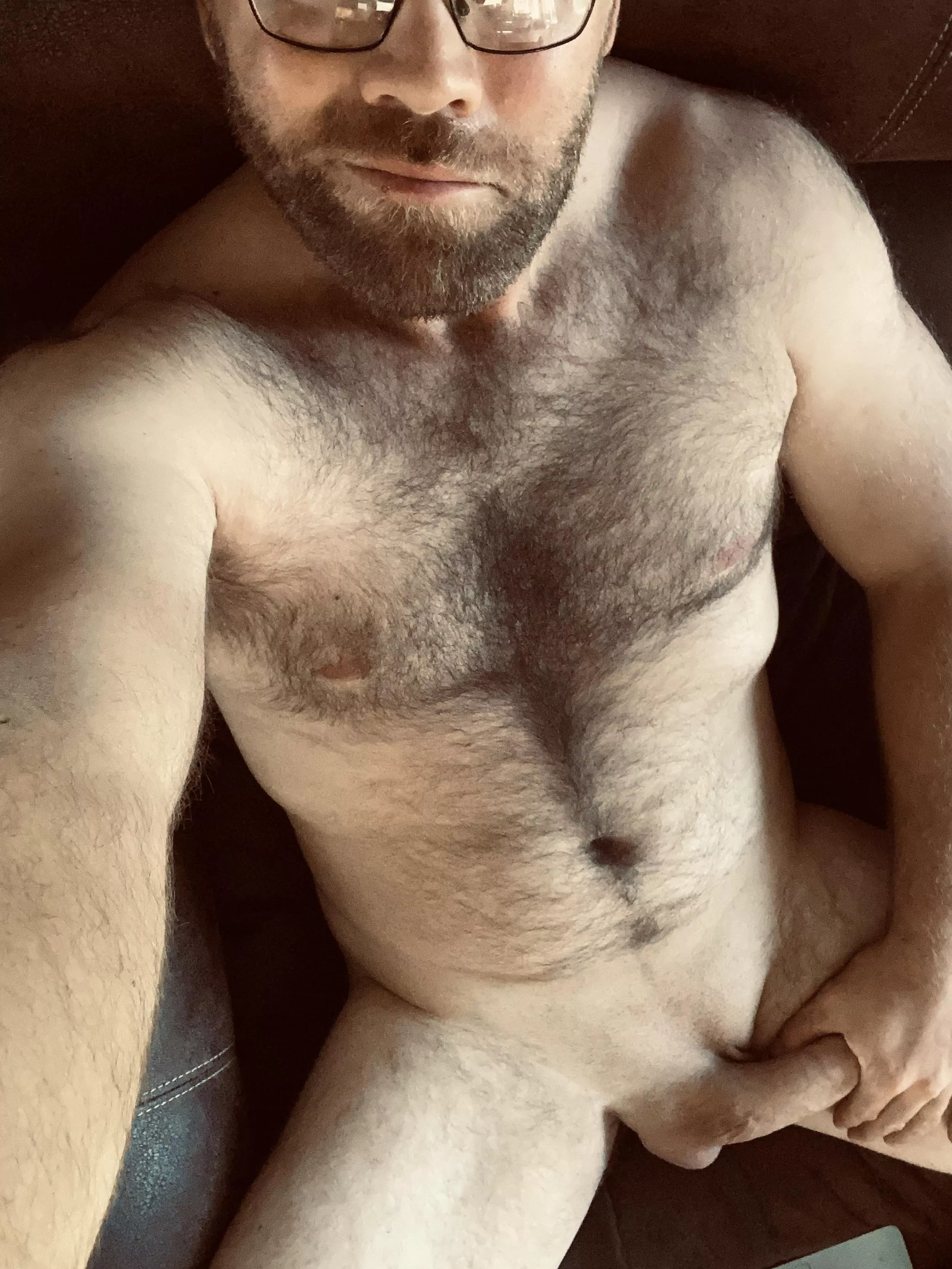 Sundays are meant to relax…join this 6’5” dadbod?