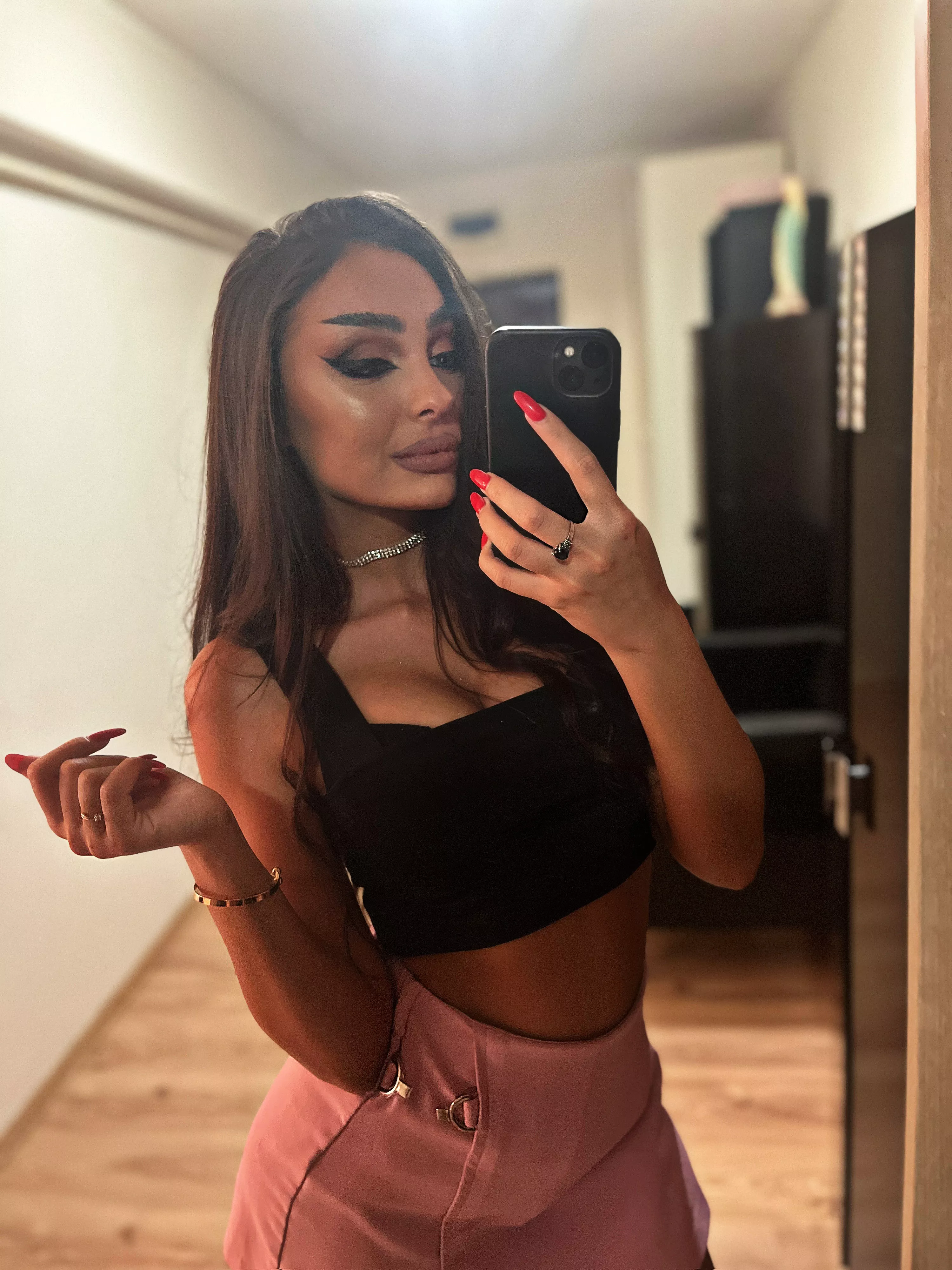 The curves of my body look so damn sexy