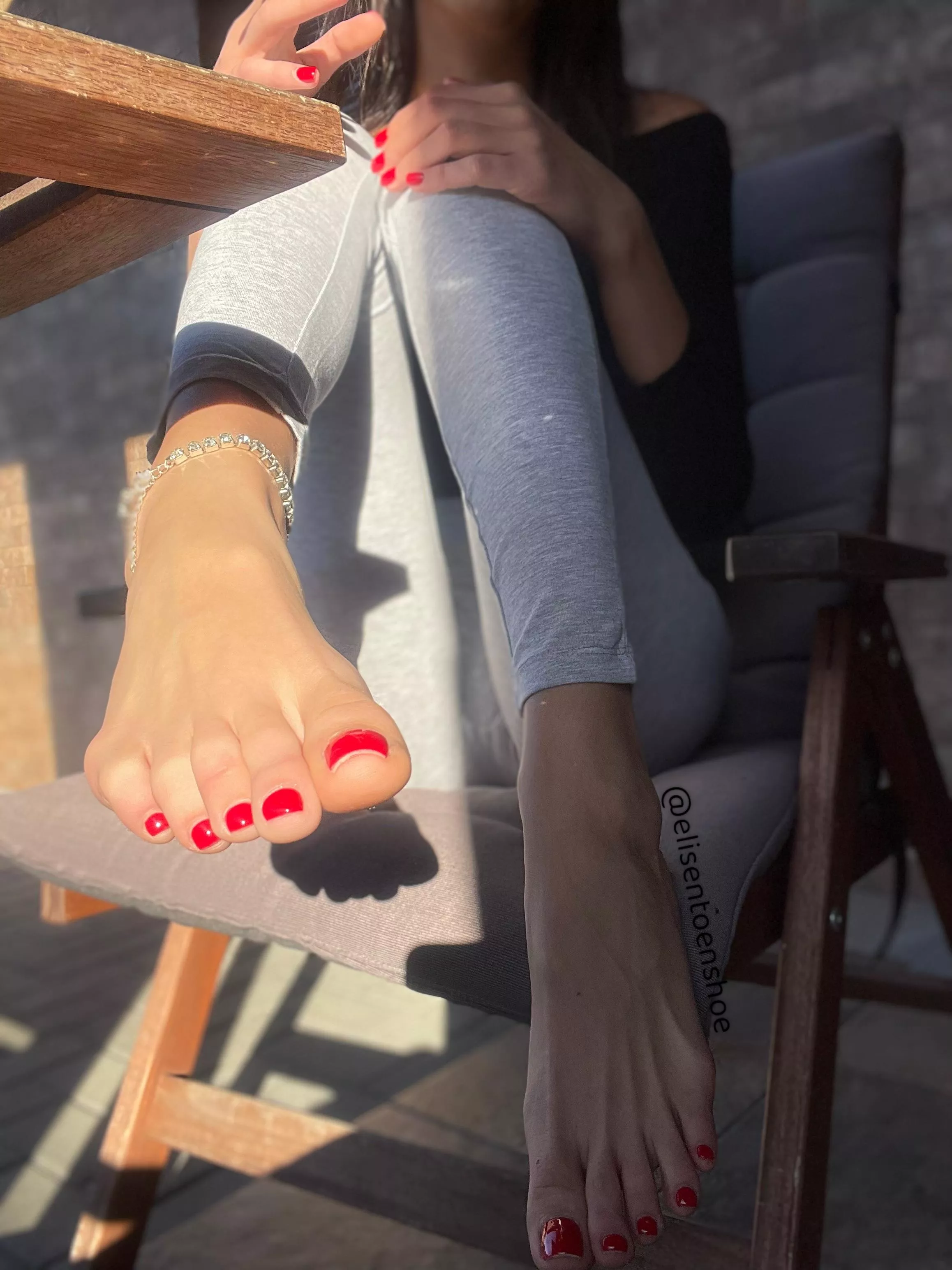 Would you lick between my toes if I asked nicely? 😋