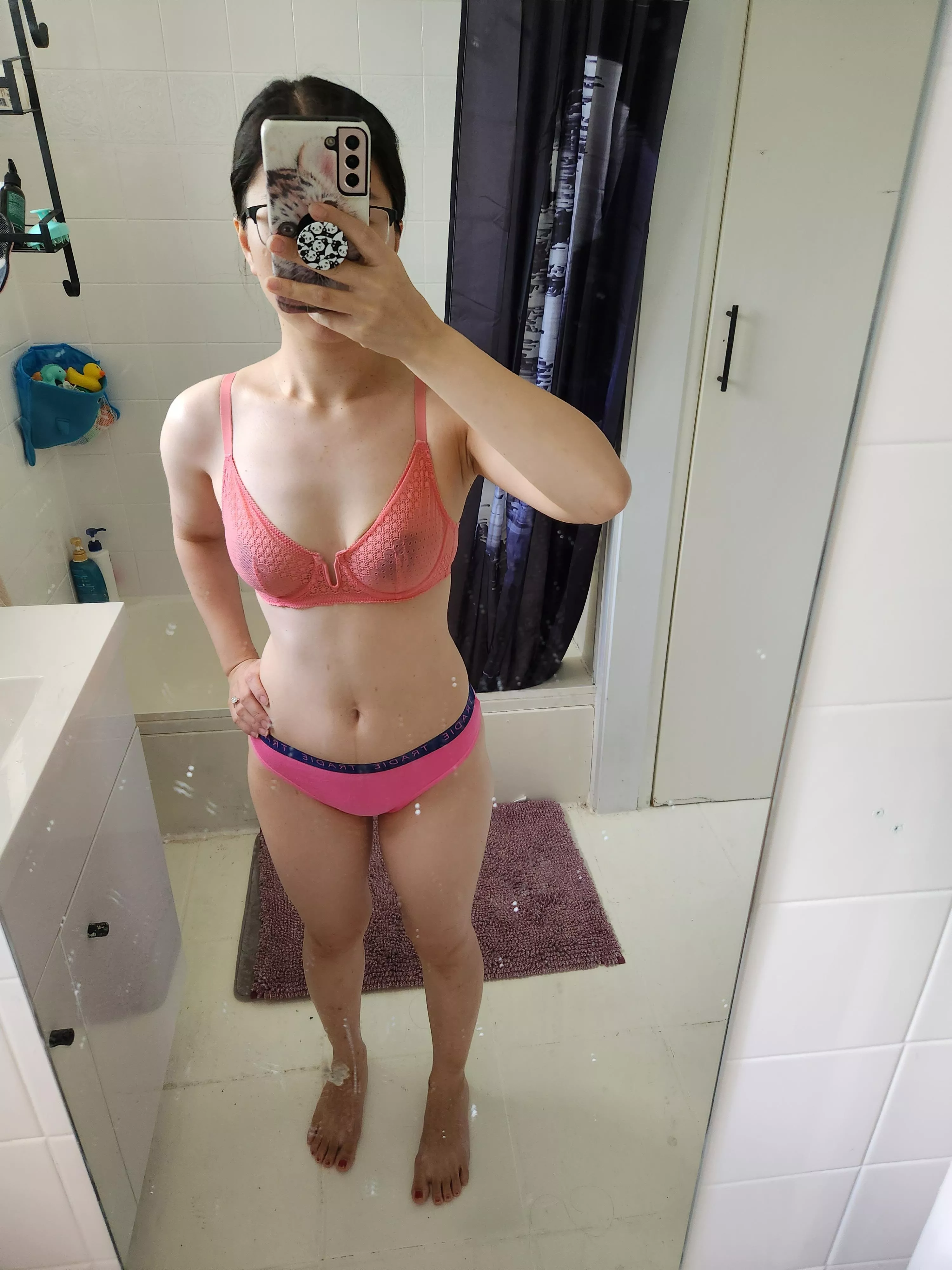 Would you still like this mum sending you pics?