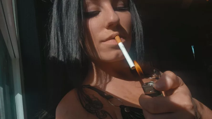 19 y/o pack a day smoker. AM I sexy enough for you? 🥺