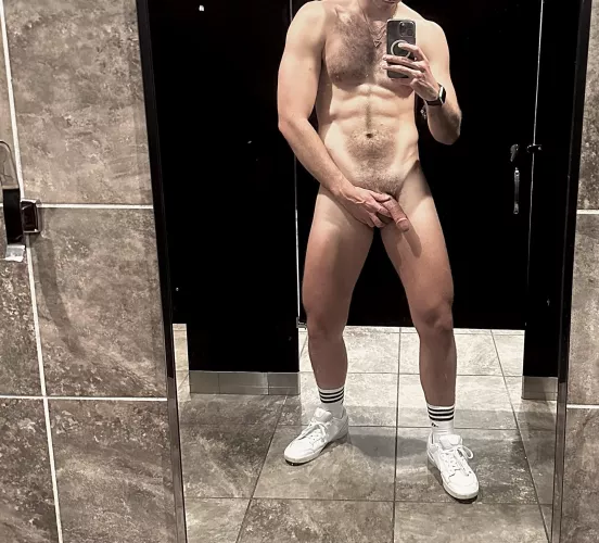 6’ 3” 200lbs of otter