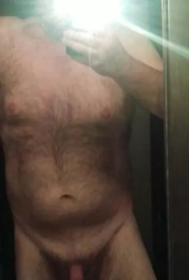 Been with quite a few ginger gals, but never a ginger dude, but I'd sure like to give it a try.