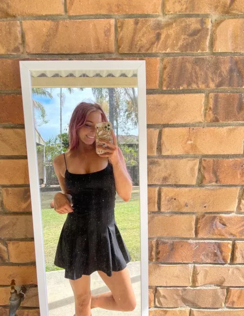 Do guys still date girls with little boobs?