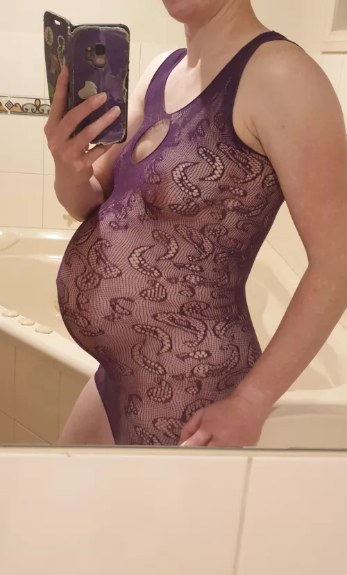 I'm back, with a pregnancy photo, as requested. It's about a year old, I was nearly 37 weeks along (baby came two days later)