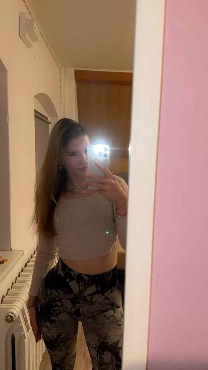 my cheeks just eat my leggings